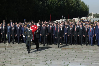 Devlet erkanı Anıtkabir'i ziyaret etti