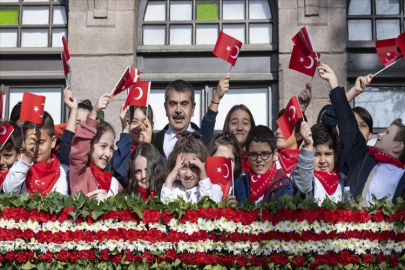 Bakan Tekin, öğrencilerle Birinci Meclis'i ziyaret etti