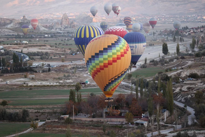 Peri Bacaları’nı 550 binden fazla turist gökyüzünden izledi