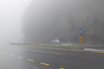 Sürücüler dikkat! Bolu Dağı'nda sağanak ve sis etkili oluyor