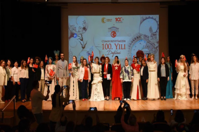 Ege Üniversitesi’nde cumhuriyetin 100. yılına özel defile