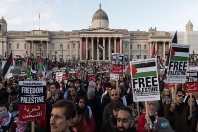 İsrail'e silah satan Fransız şirketin Londra'daki merkezi protesto edildi