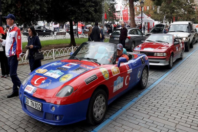 17. Doğu-Batı Dostluk Rallisi Sultanahmet Meydanı'nda başladı