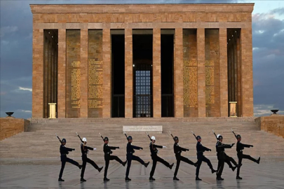 Anıtkabir birçok anlamı içinde barındırıyor