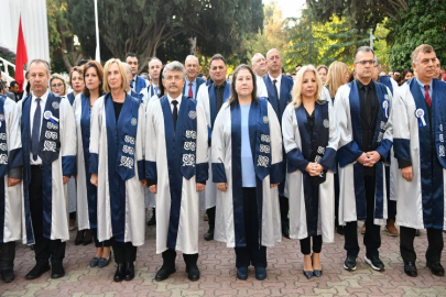 Ege Üniversitesi Atatürk’ü andı: Bayraklar yarıya çekildi