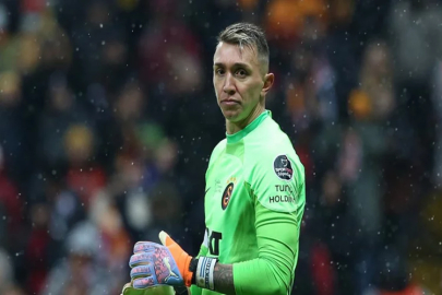 Futbol tutkunları merak ediyor Muslera en iyi kaçıncı kaleci?