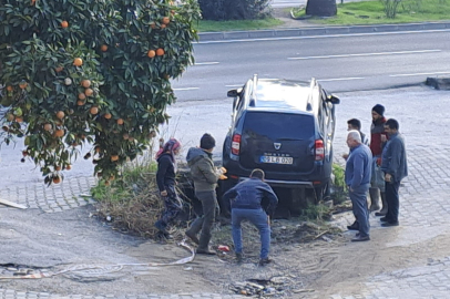 Aydın'da trafik kazası: Çukura düştü