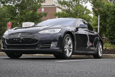 Tesla, Çin'de satılan 1,6 milyon elektrikli aracını geri çağırdı