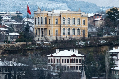 Safranbolu'nun tarihi yapıları beyaza büründü