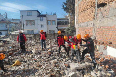 Adıyaman'da uygulamalı deprem tatbikatı gerçekleşti