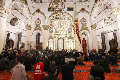 İzmir’de Miraç Kandili dualarla idrak edildi