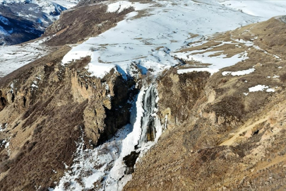 Kars'ın doğal güzellikleri buzla kaplandı