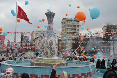 Kütahya’da kadınlar gökyüzüne balon bıraktı