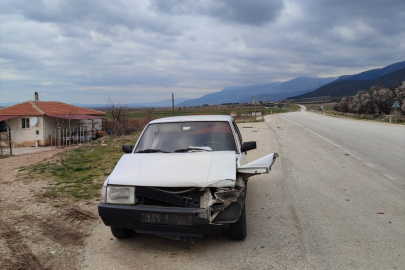 Afyon’da feci kaza: İki otomobil çarpıştı