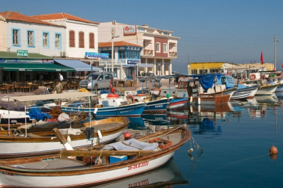 Karaburun'un gözdesi mor çiçekleriyle ünlü Mordoğan'da gezilecek yerler