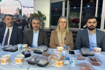 AK Parti'li İnan, İzmir'de düzenlenen iftar programına katıldı