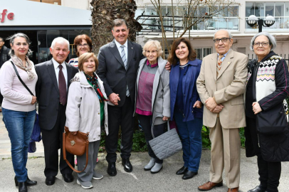 Cemil Tugay'ı öğretmenleriyle buluştu