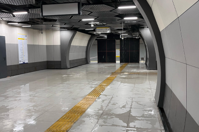 İstanbul'da metro istasyonunu su bastı