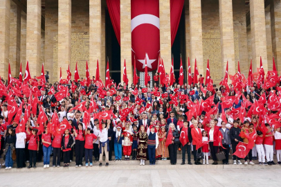 TBMM 104. yaşını kutluyor... Bakan Tekin çocuklarla Anıtkabir’de