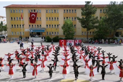 Isparta’da 170 öğrenci ile halk oyunları gösterisi