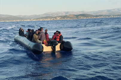 İzmir düzensiz göçmenlere kucak açtı: 25'i çocuk 94 düzensiz göçmen kurtarıldı