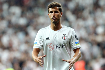 Beşiktaş forması giyen Türk milli futbolcu Salih Uçan kimdir? Salih uçan ne kadar maaş alıyor?