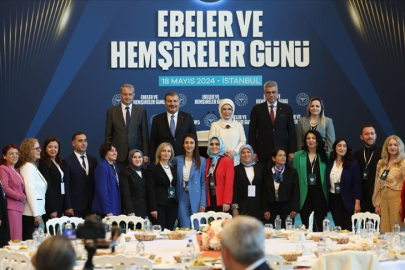 Emine Erdoğan hemşire ve ebelerle bir araya geldi