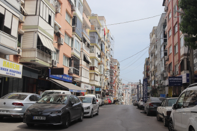 İzmir haber: Eline geçeni penceren atan şahıs mahalleliyi canından bezdirdi