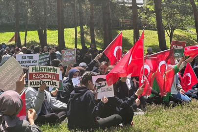 Erzurum'da öğrencilerden Gazze için sessiz yürüyüş ve oturma eylemi