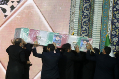 İran'ı Cumhurbaşkanı Reisi Meşhed'de toprağa verildi