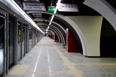 Metro hattında intihar: Genç kız raylara atladı