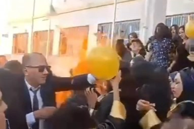 Mezuniyet kutlamasında korkunç patlama: Helyum gazlı balonlar alev aldı!