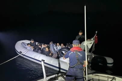 İzmir haber: Ege Denizi’nde 16 düzensiz göçmen kurtarıldı, 32 yabancı uyruklu yakalandı