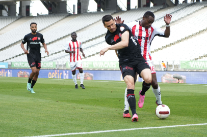 Fatih Karagümrük, Samsunspor'u 3-1 mağlup etti: Mendes şov yaptı, Yunus Emre kırmızı kart gördü!