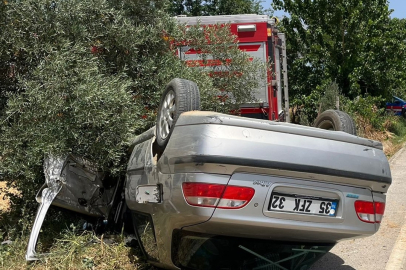 İzmir'de kaza: Otomobil takla attı