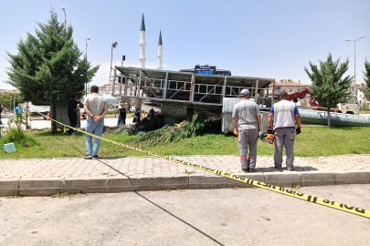 Ankara'da fırtına felaketi: Genç kız reklam panosunun altında can verdi