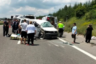 TEM'de feci kaza: Minibüs takla attı! Ölü ve yaralılar var