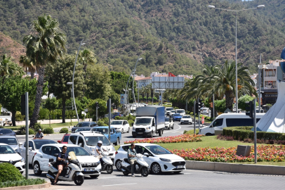 Muğla'da kara yollarında bayram hareketliliği: Turistik ilçelerinde yoğunluk