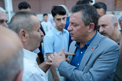 CHP Genel Başkanı Özel, bayram namazını Manisa'da kıldı