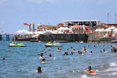 Antalya'da bayram yoğunluğu devam ediyor