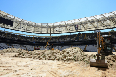 Tüpraş Stadyumu’nda saha zemini yenileniyor