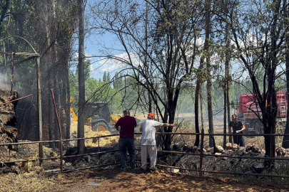 Burdur’un Bucak ilçesinde bine yakın saman balyası yandı 