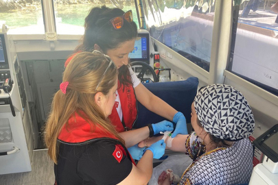 Muğla'da teknede yaralanan vatandaşlara tıbbi tahliye