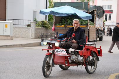 Yıllar önce aldığı antika motosikletleri Sivas'ta sergiliyor