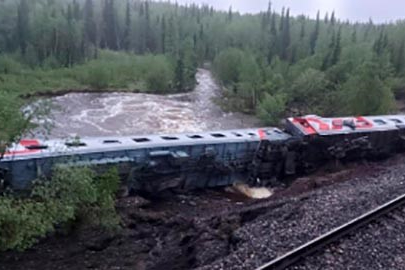 Rusya'da yolcu treni raydan çıktı