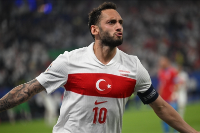 Hakan Çalhanoğlu, "üçüncü grup maçlarının en iyi golü" kategorisinde aday gösterild