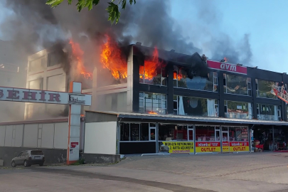 Amasya'da bir AVM'de yangın