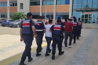 İzmir'de DEAŞ operasyonu: 9 şüpheliden 3'ü tutuklandı