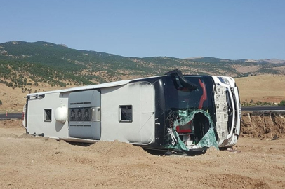 Yolcu otobüsü devrildi : Çok sayıda yaralı var!