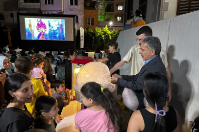 Bursa'da Gemlikli Çocuklara açık hava sineması